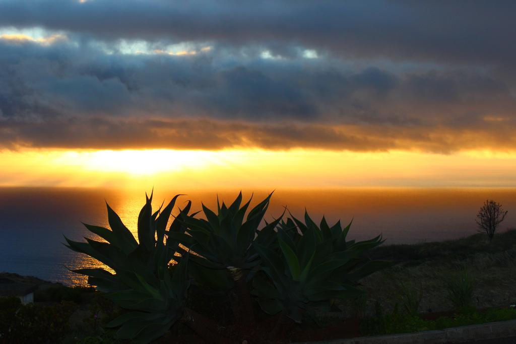 Bed and Breakfast Residencial FAROL Ponta do Pargo Exterior foto
